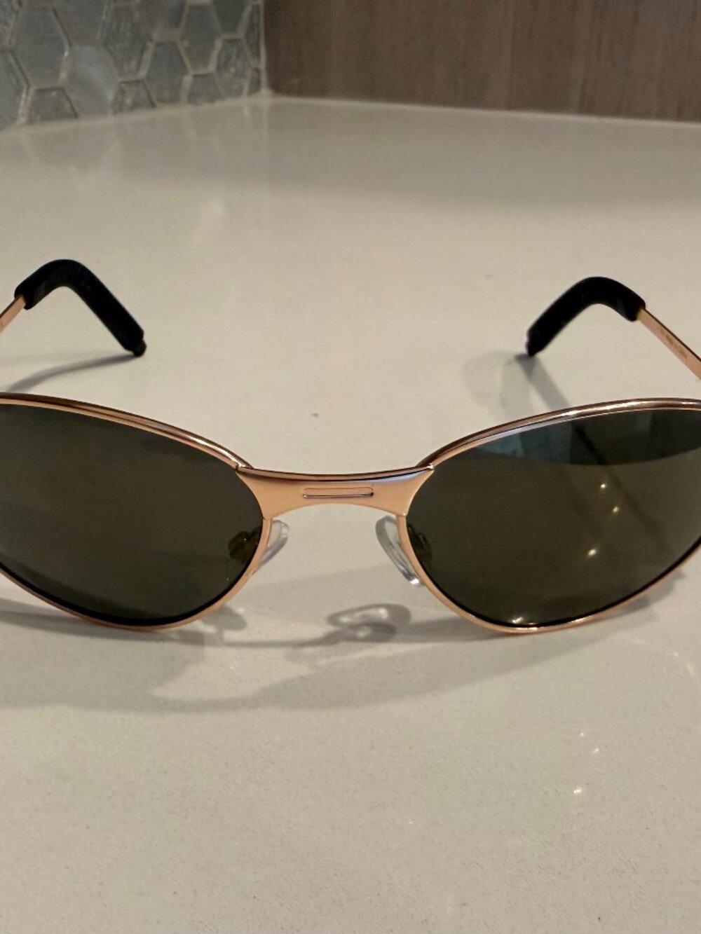 Unisex Vintage 90s Sports Oval Sunglasses Gold Finish With Rubber Temple Tips